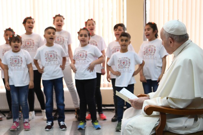 Papież odwiedził ośrodek dla uchodźców Wrażdebna