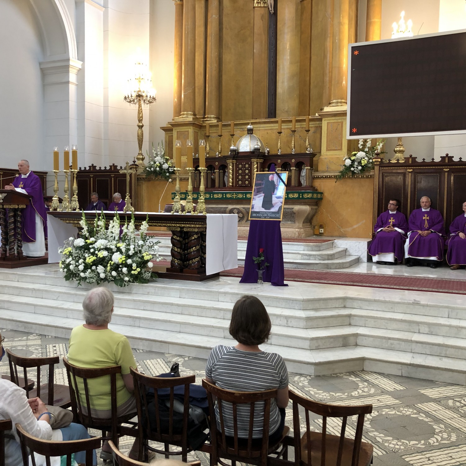 Ś.P ks. prałat Bronisław Piasecki - parafia zgromadziła się na modlitwie za swojego proboszcza